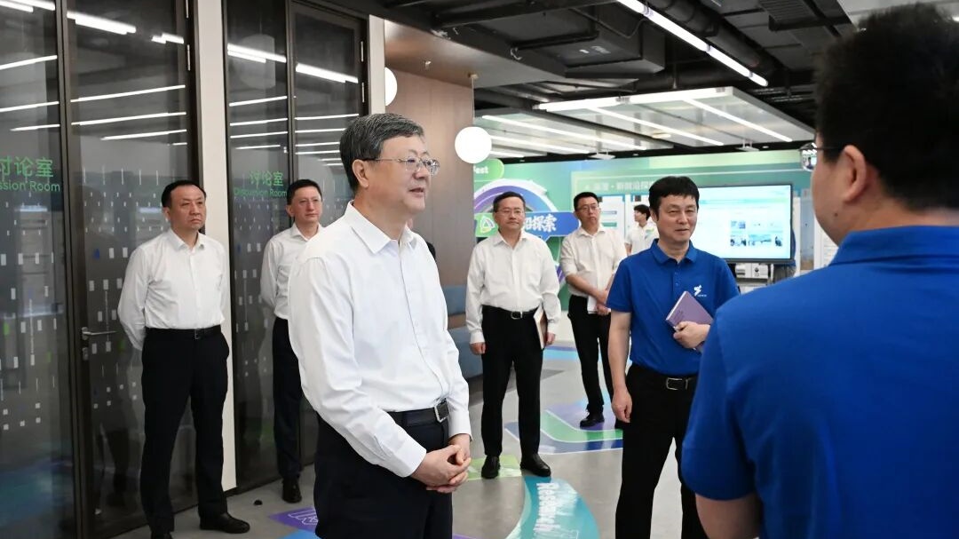 2026新升级赛睿 手柄深度评测：可换电池屏，售价25999美元指南