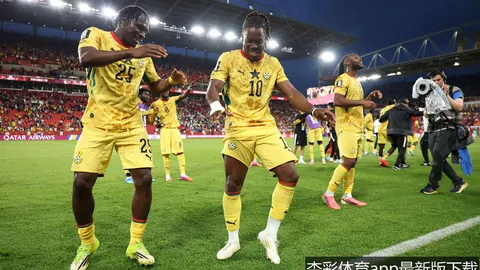 巴西3-0！内马尔锁小组